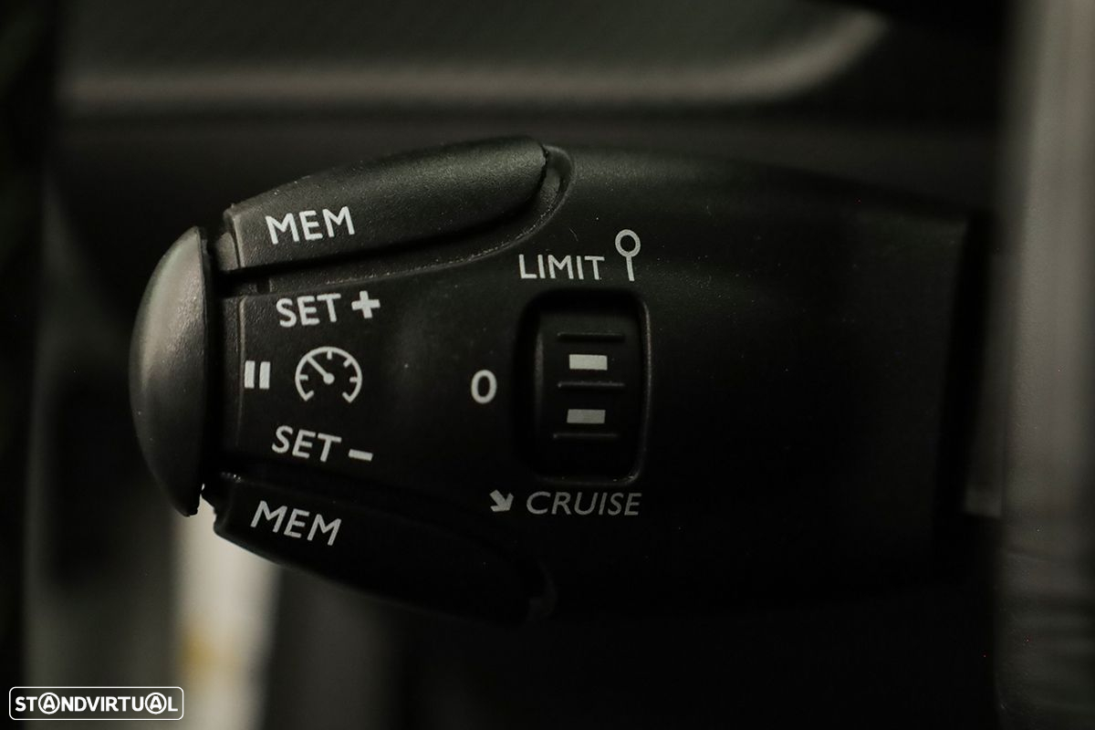 Peugeot 2008 1.2 PureTech GT EAT8 - 18