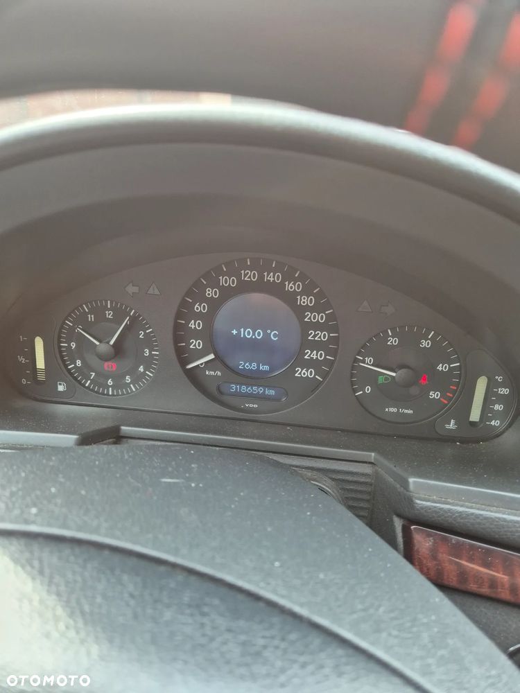 Mercedes-Benz Klasa E 220 CDI T Classic - 1