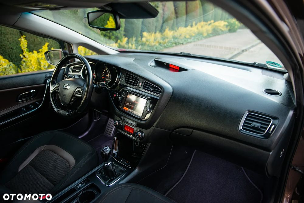 Kia Ceed 1.6 GDI ISG Platinum Edition - 28