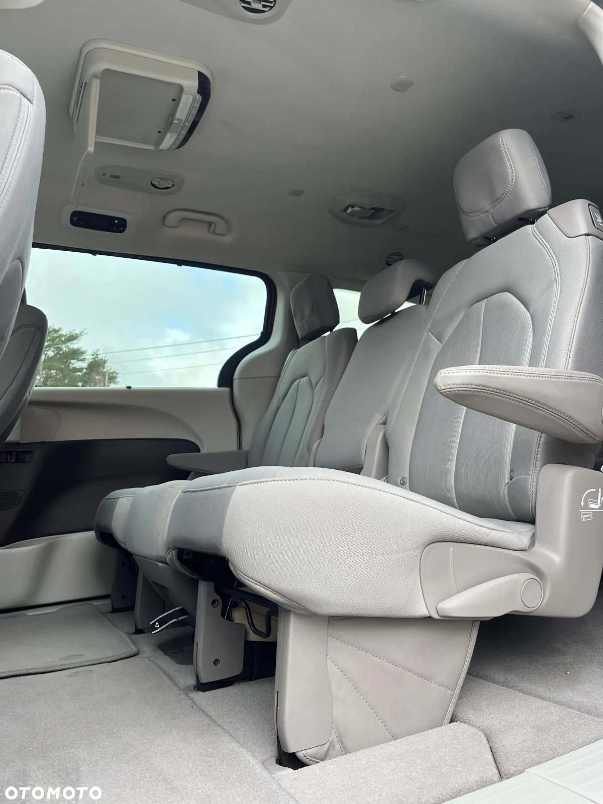 Chrysler Pacifica - 22
