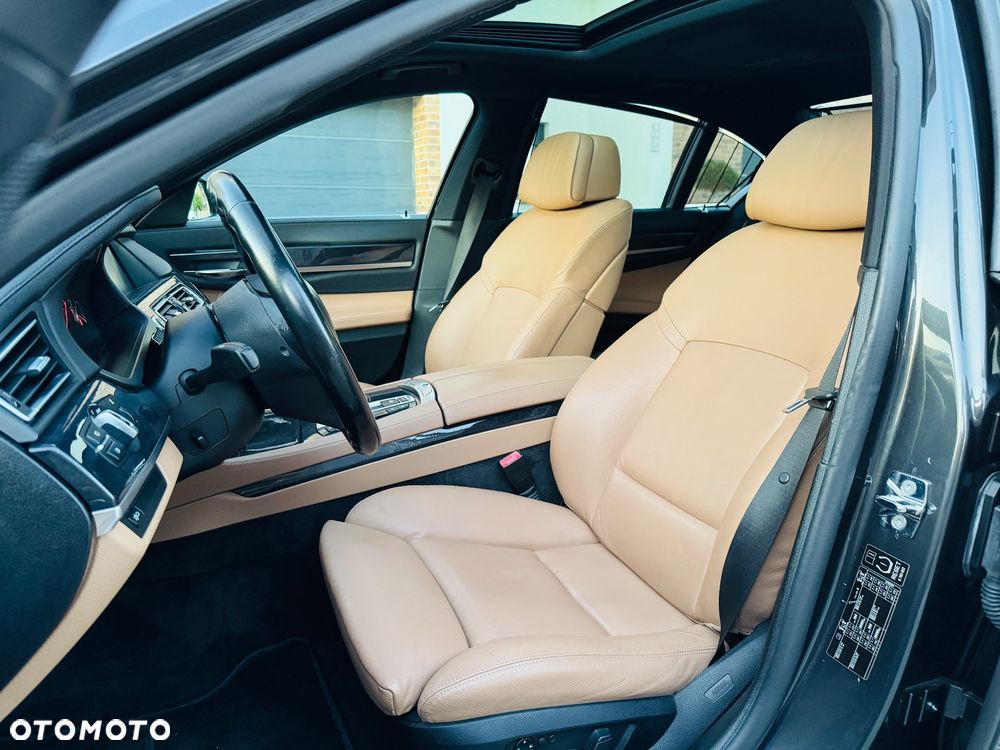 BMW Seria 7 740i - 7