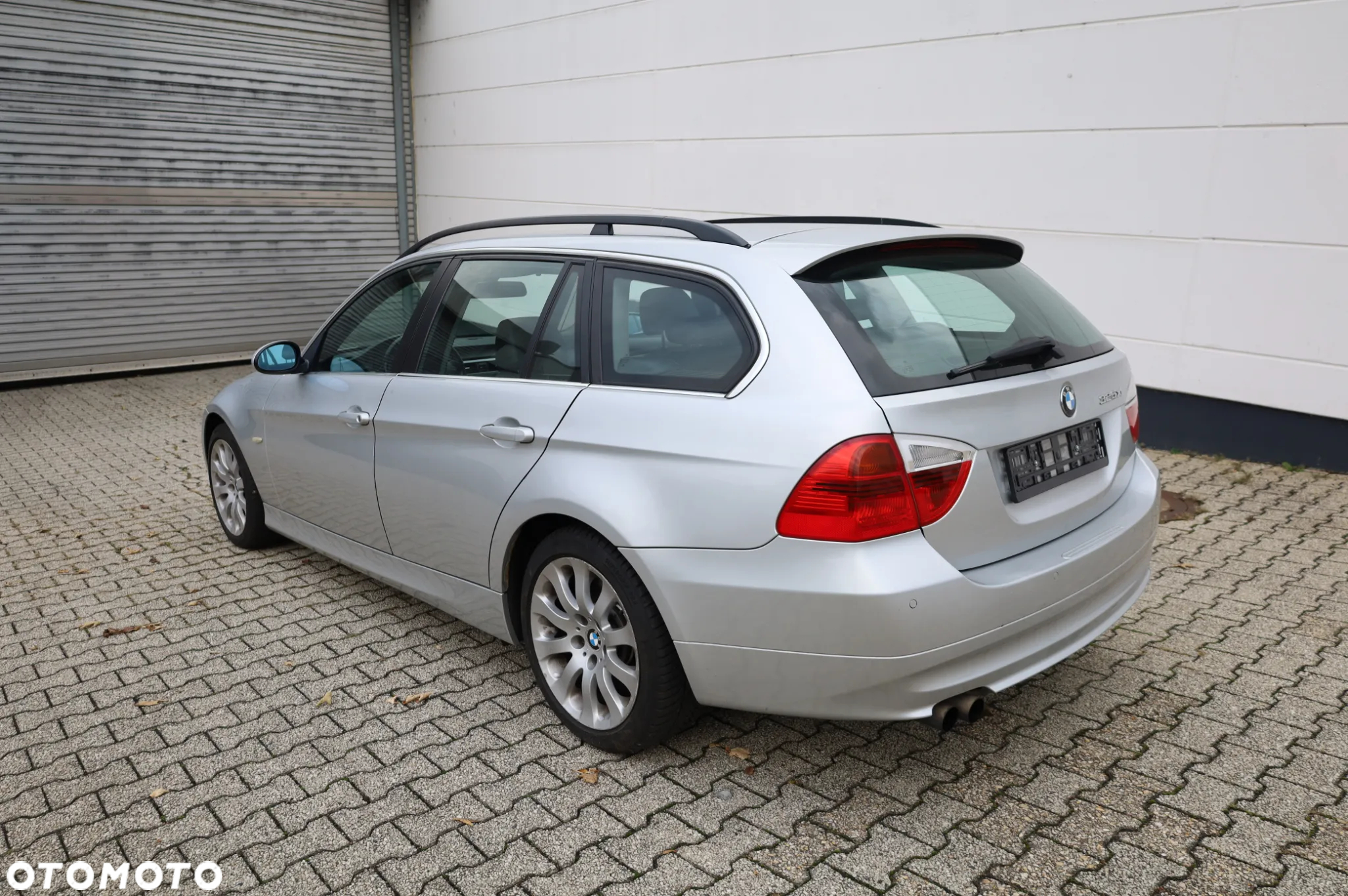 BMW Seria 3 325xi Touring - 4