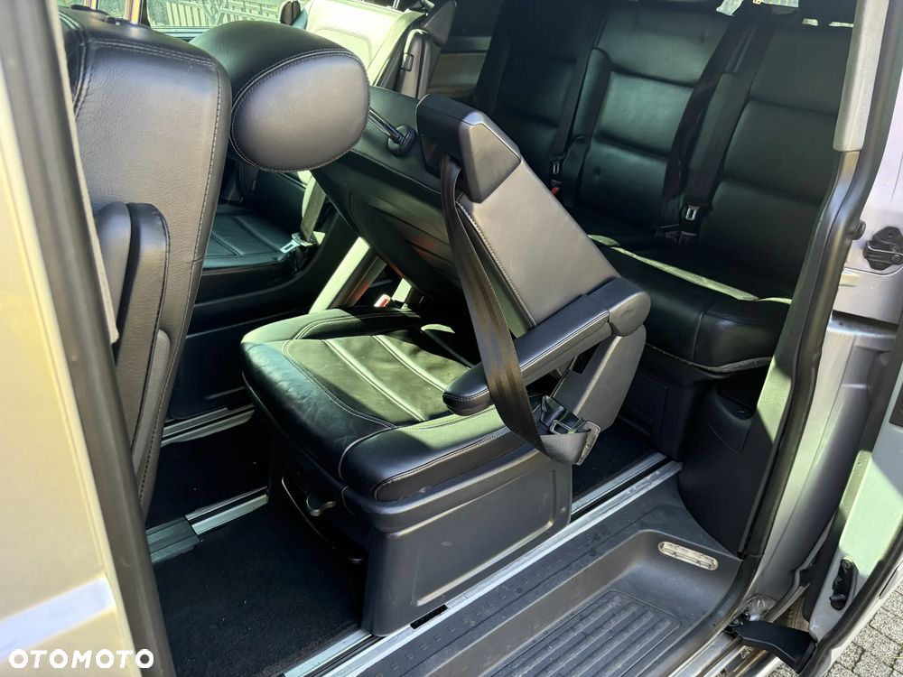 Volkswagen Multivan - 31