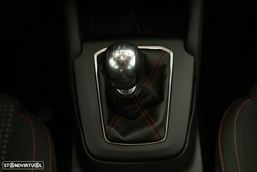 Ford Focus 1.0 EcoBoost MHEV ST-Line X - 13