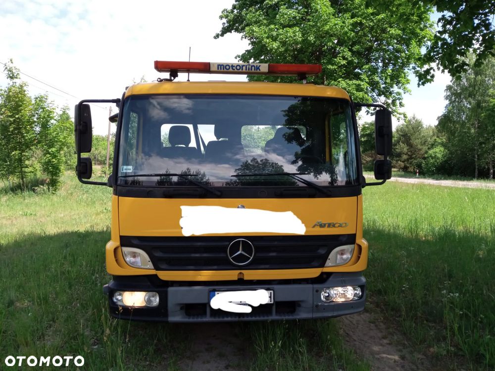 Mercedes-Benz 818 - 2