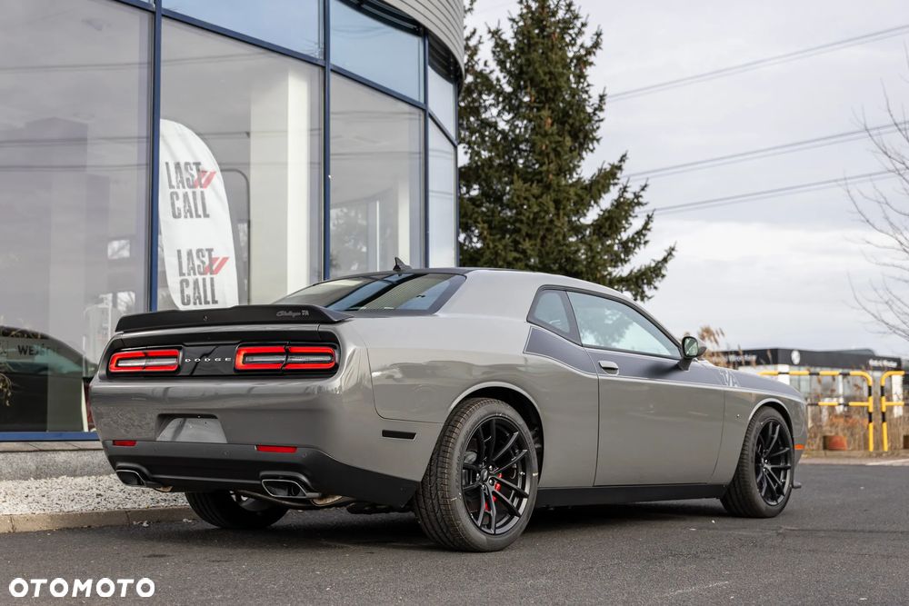 Dodge Challenger - 9