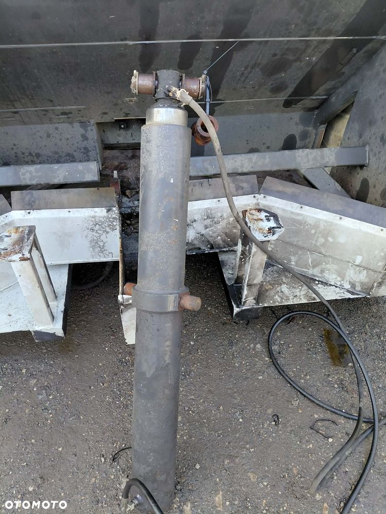 Siłownik hydrauliczny Wypychu - 1