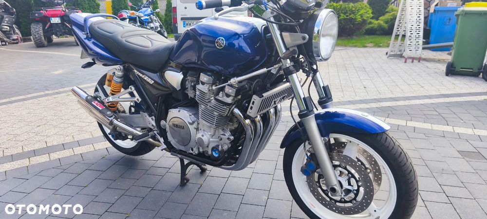 Yamaha XJR - 7
