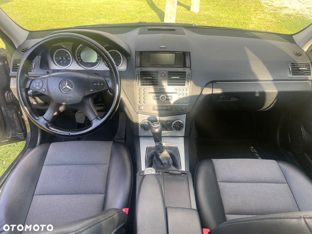 Mercedes-Benz Klasa C 180 CGI BlueEFFICIENCY Avantgarde - 15