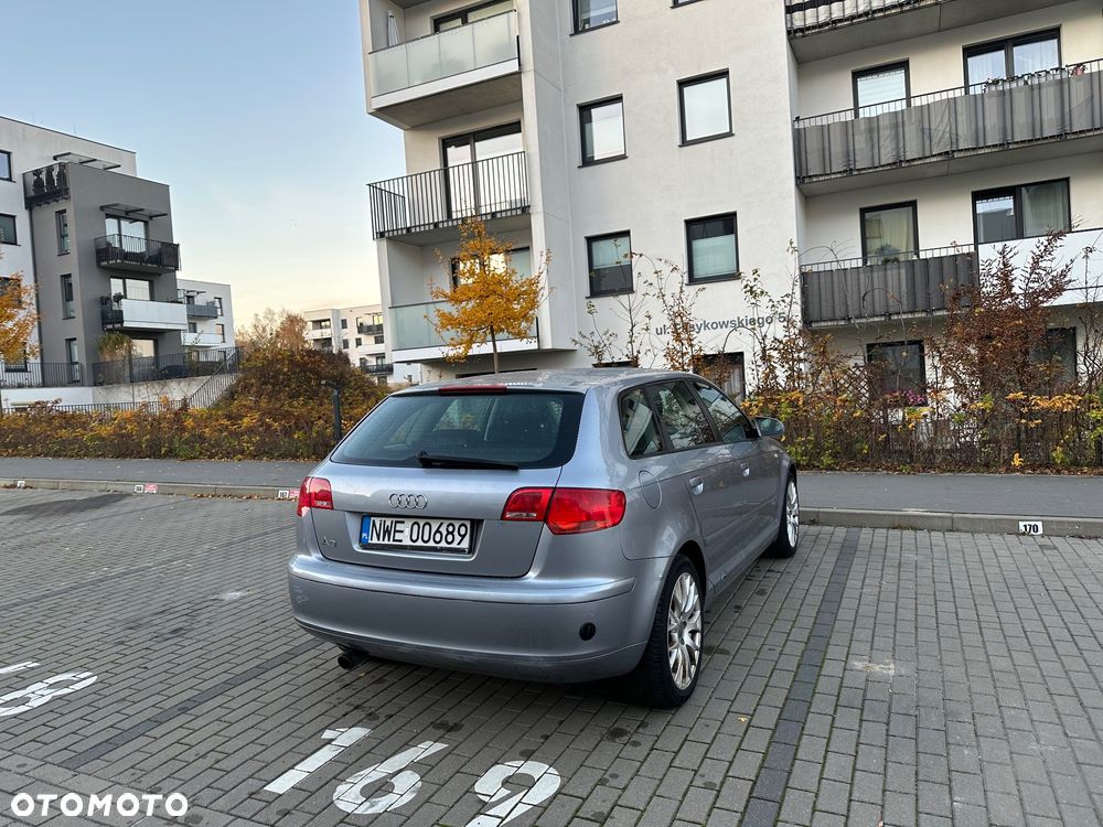 Audi A3 Sportback 1.6 FSI Attraction - 9