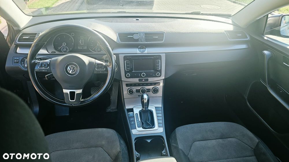 Volkswagen Passat 2.0 TDI Comfortline DSG - 11