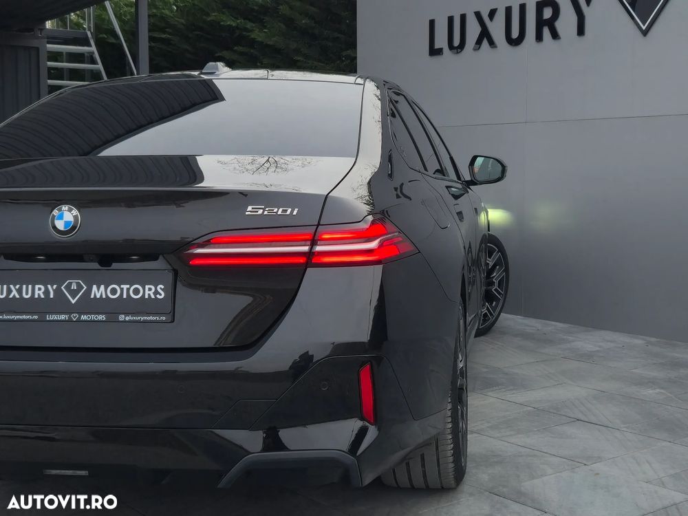 BMW Seria 5 520i Aut. M Sport Edition - 40