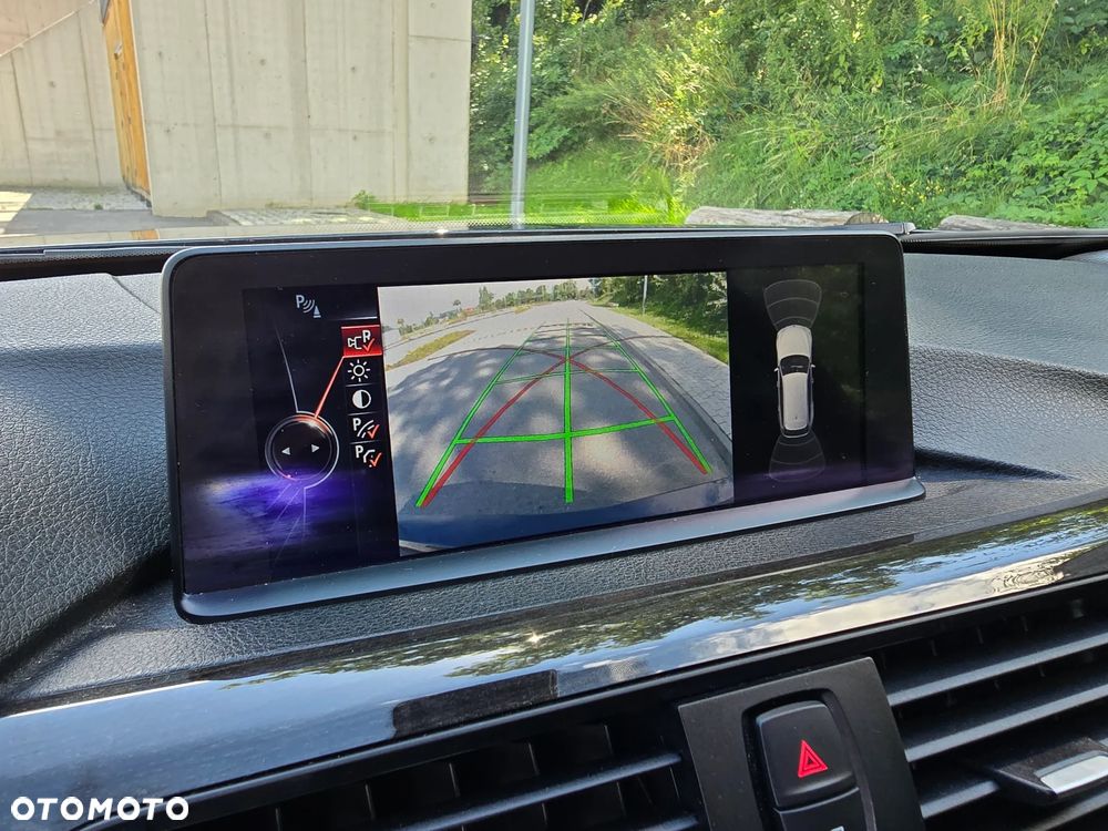 BMW Seria 3 328i Touring Luxury Line - 10