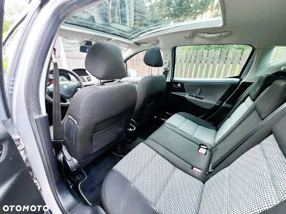 Peugeot 207 - 13