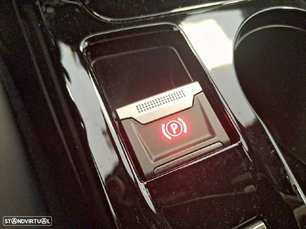 Peugeot 2008 1.2 Hybrid Allure e-DCS6 - 24