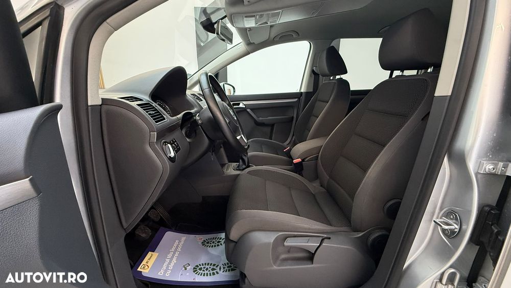 Volkswagen Touran - 13