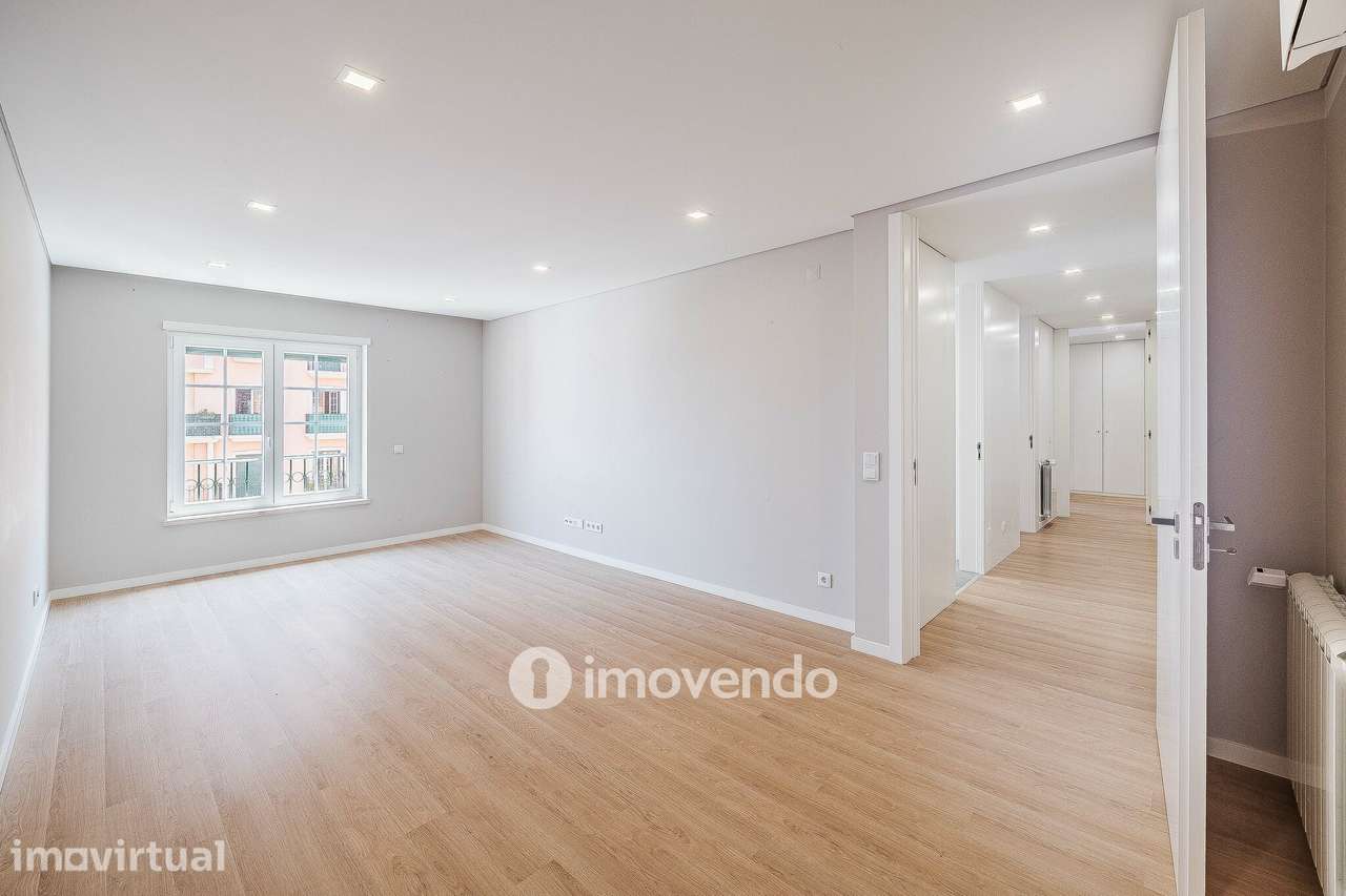 Apartamento T2, com estacionamento e cozinha equipada, na Amadora - Grande imagem: 3/54