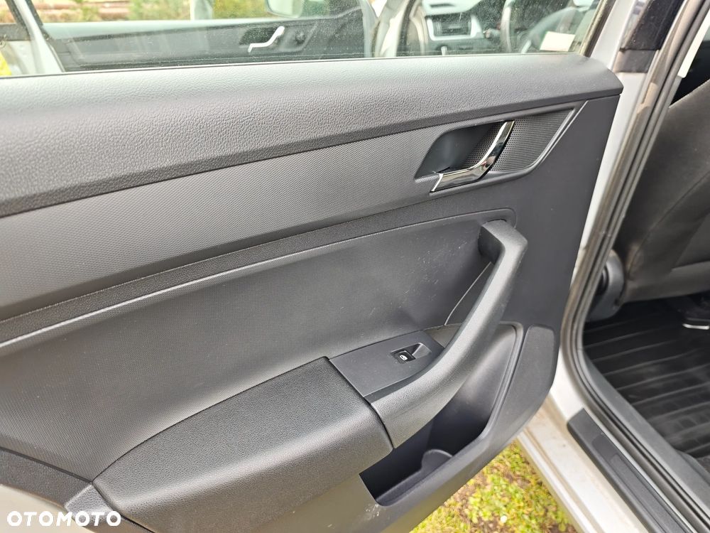 Skoda RAPID 1.6 TDI DPF Ambition - 9