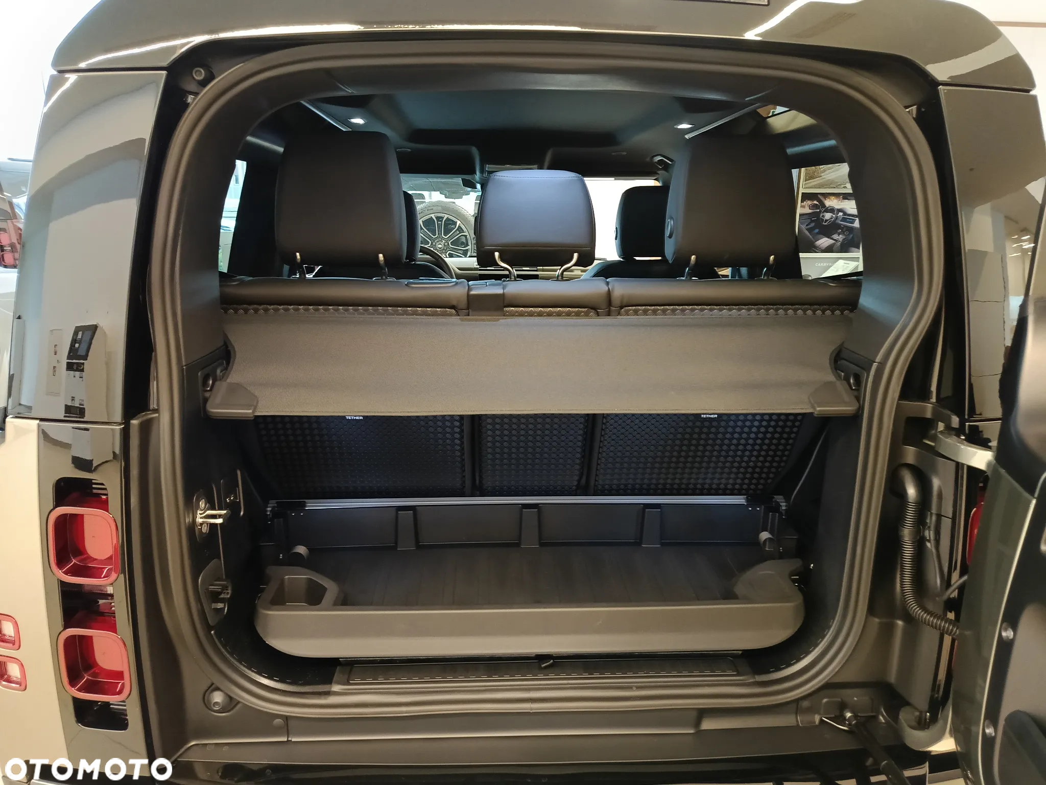 Land Rover Defender - 16