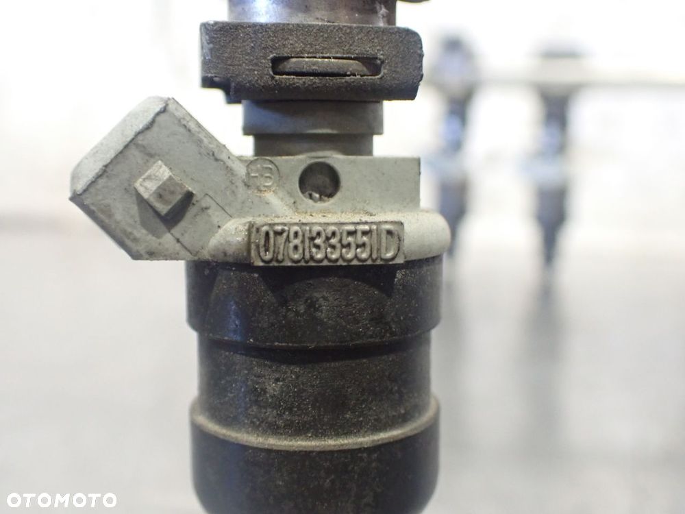 LISTWA WTRYSKOWA Z WTRYSKAMI AUDI A6 C4 - 4