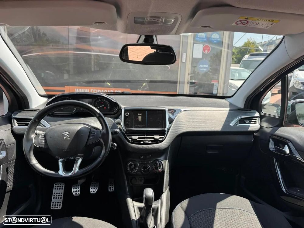 Peugeot 208 - 33