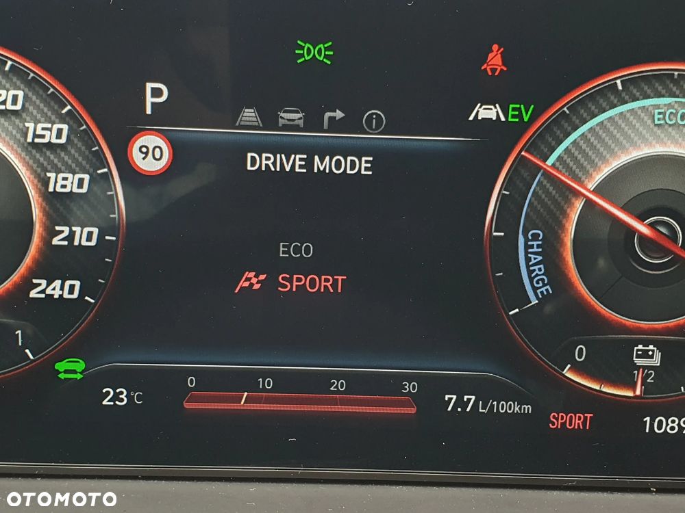 Hyundai Tucson 1.6 T-GDi HEV Executive 2WD - 26
