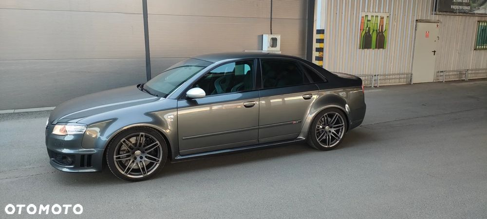 Audi RS4 Limousine - 5