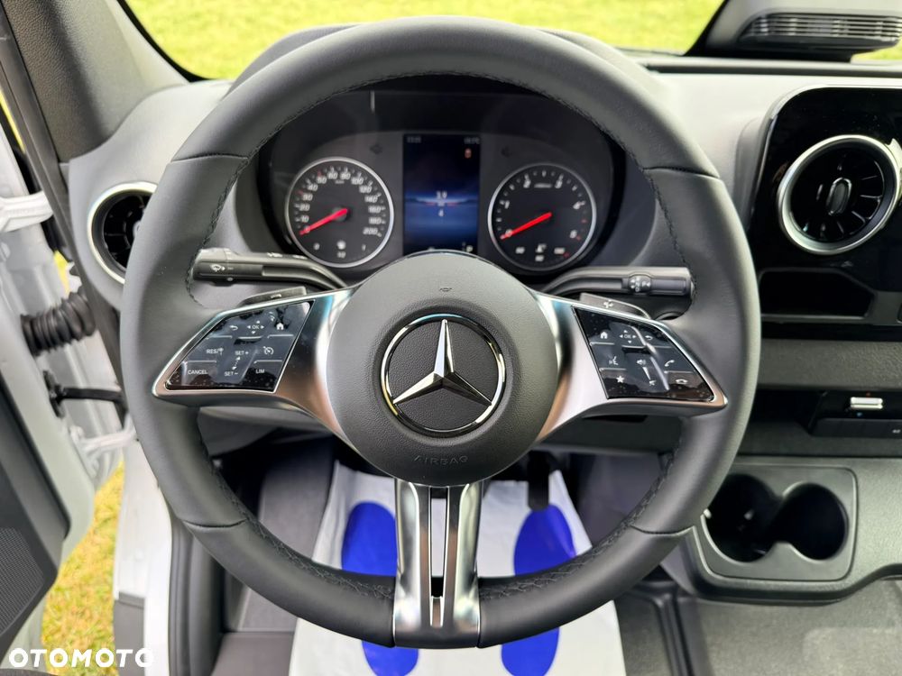 Mercedes-Benz Sprinter - 29