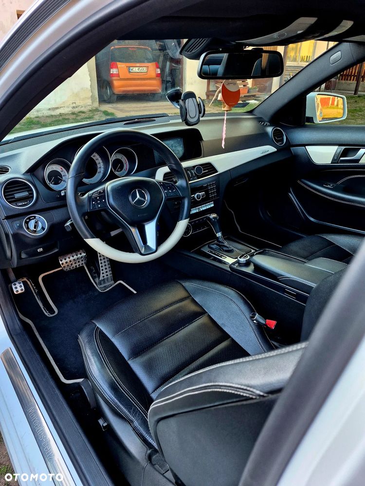 Mercedes-Benz Klasa C 250 CDI DPF BlueEFFICIENCY 7G-TRONIC Edition 1 - 17