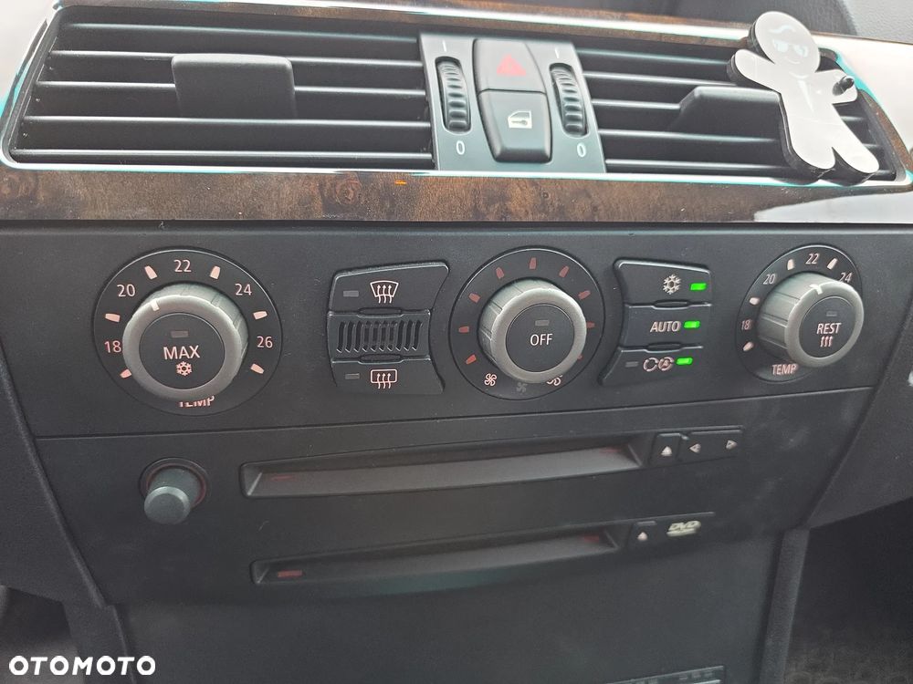 BMW Seria 5 545i - 16