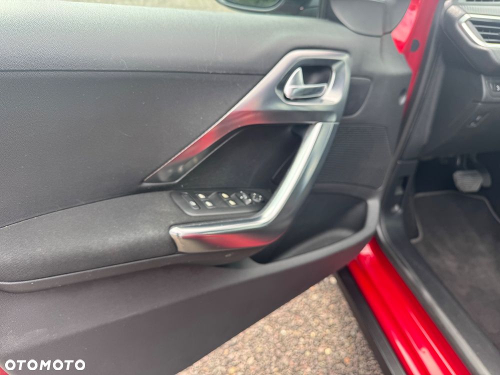Peugeot 2008 1.2 Pure Tech GPF Allure S&S EAT6 - 16
