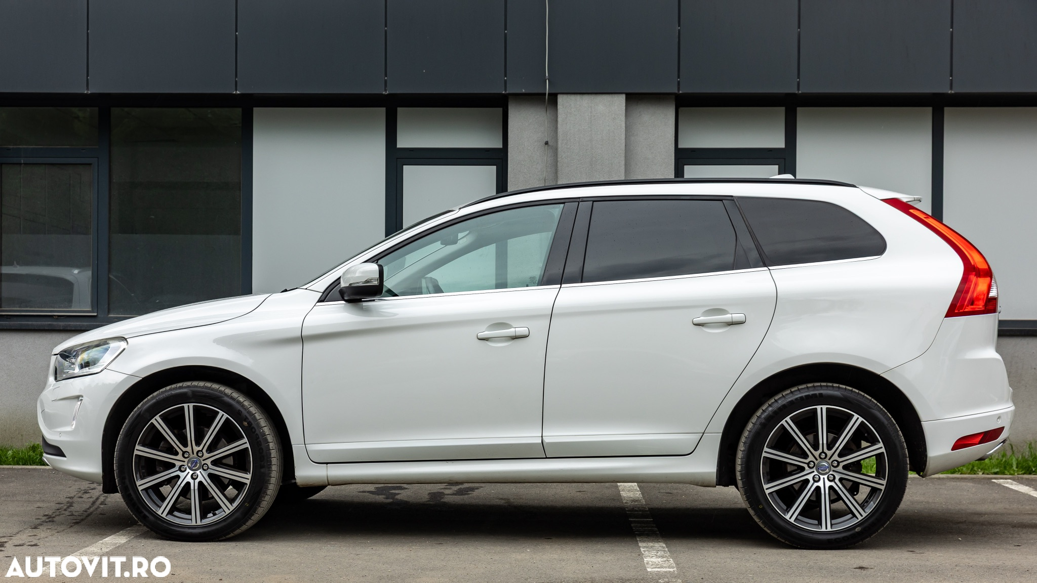 Volvo XC 60 D4 Geartronic Momentum Pro - 24