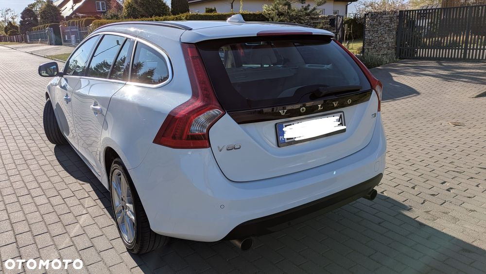 Volvo V60 T3 Momentum - 14