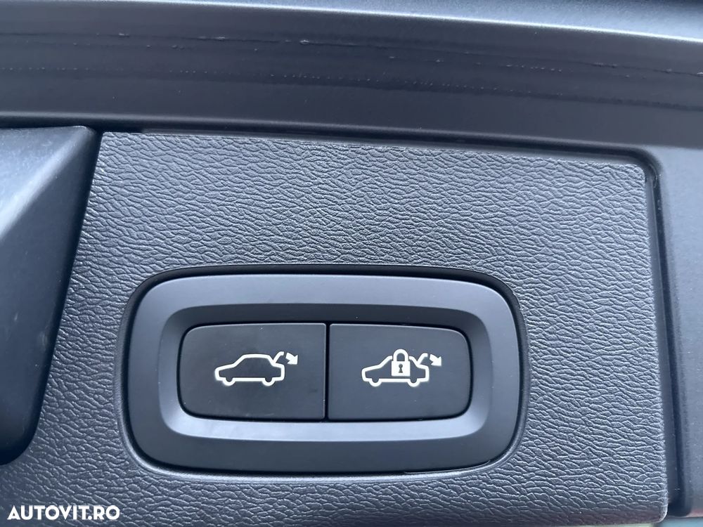 Volvo XC 60 T6 AWD Recharge Geartronic Inscription - 17