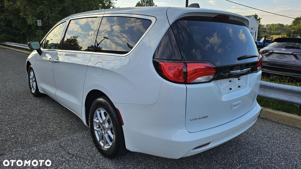 Chrysler Pacifica - 4