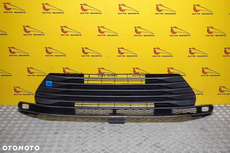 TOYOTA SIENNA 2021 - Kratka w Zderzak Atrapa Dolna Grill USA - 2