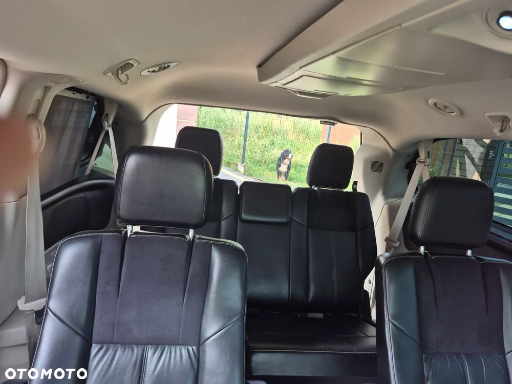 Chrysler Town & Country 3.6 Limited - 10