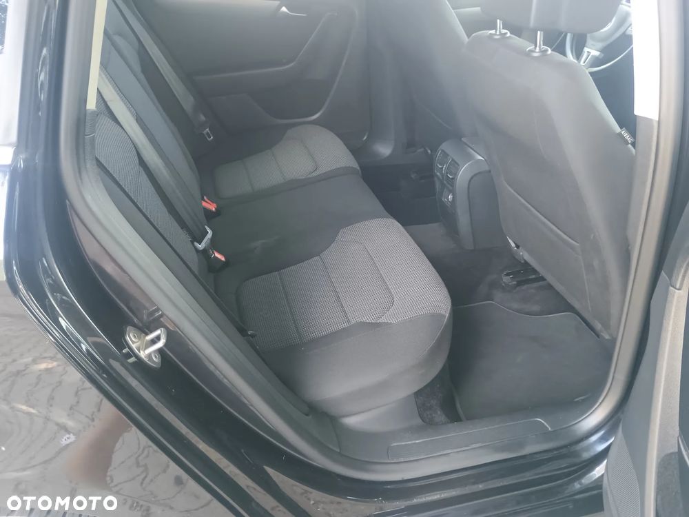 Volkswagen Passat 2.0 TDI DSG Comfortline - 12