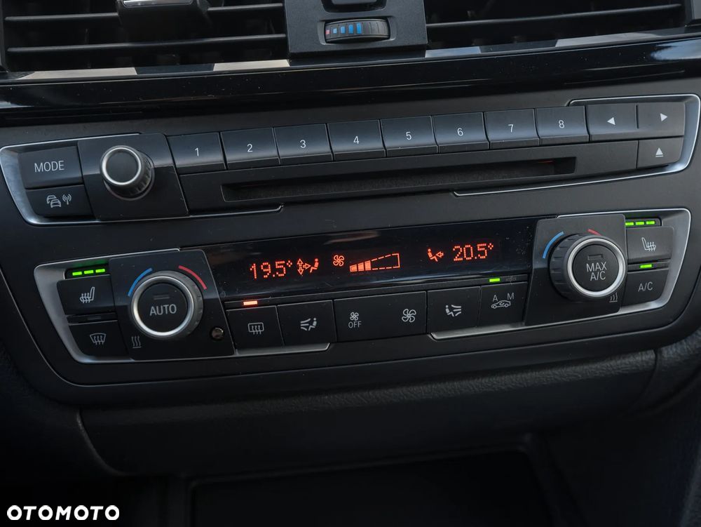 BMW Seria 3 318d Sport Line - 33