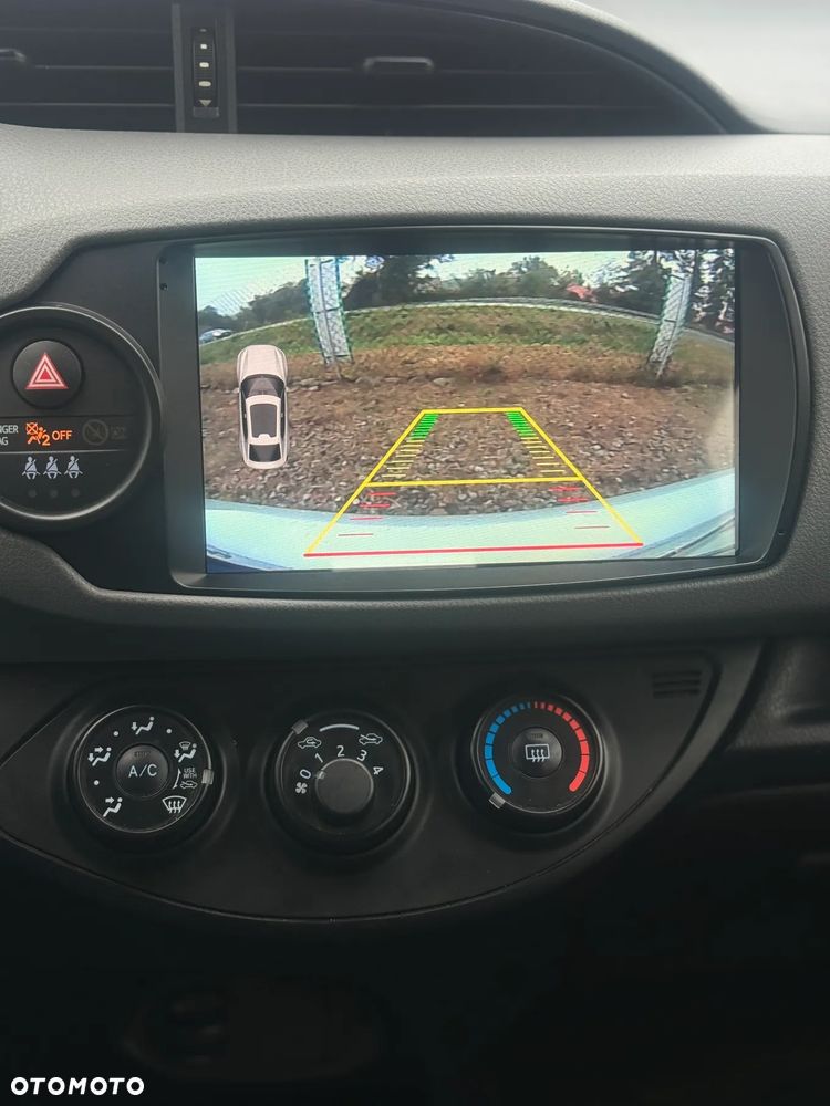 Toyota Yaris 1.0 Premium EU6 - 12
