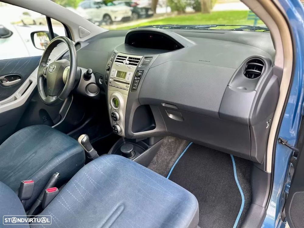 Toyota Yaris 1.0 VVT-i Sol AC+VSC - 17