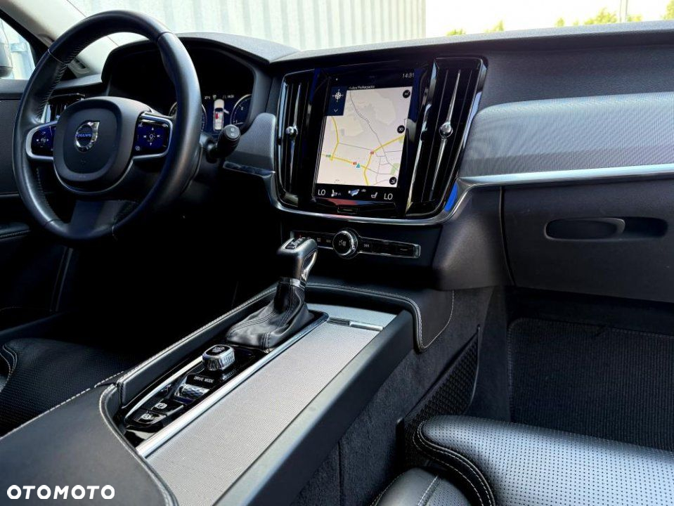 Volvo V90 Cross Country - 11