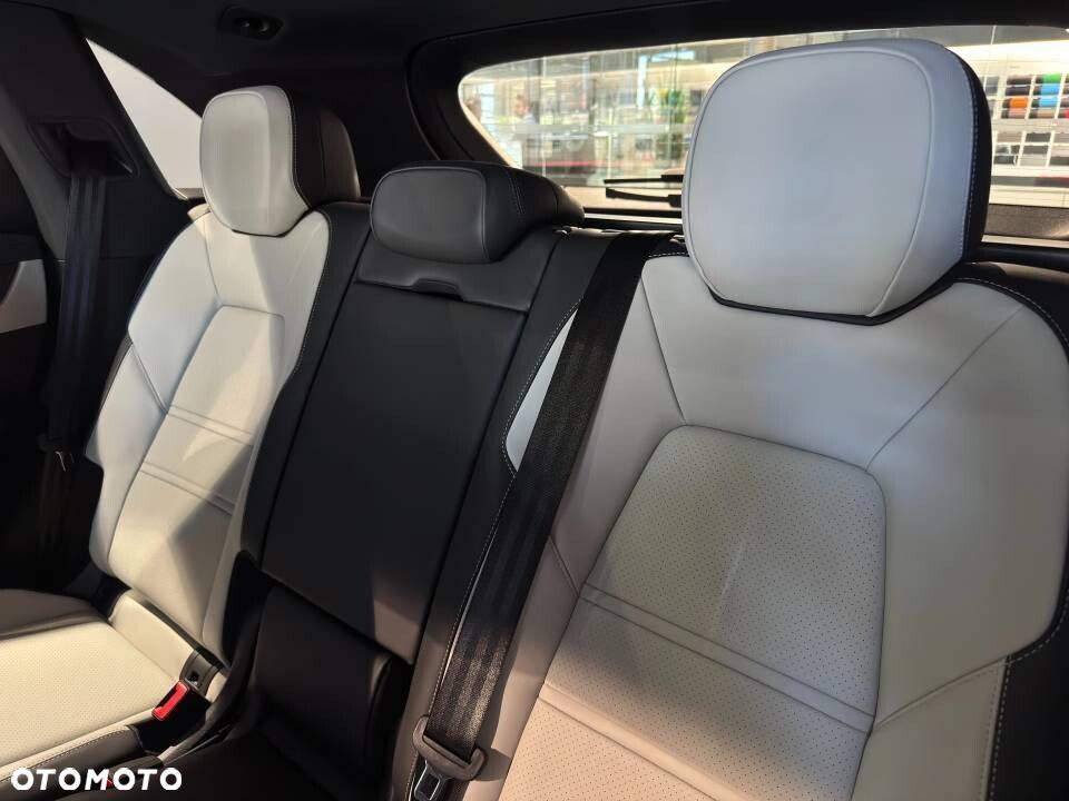 Porsche Cayenne - 26