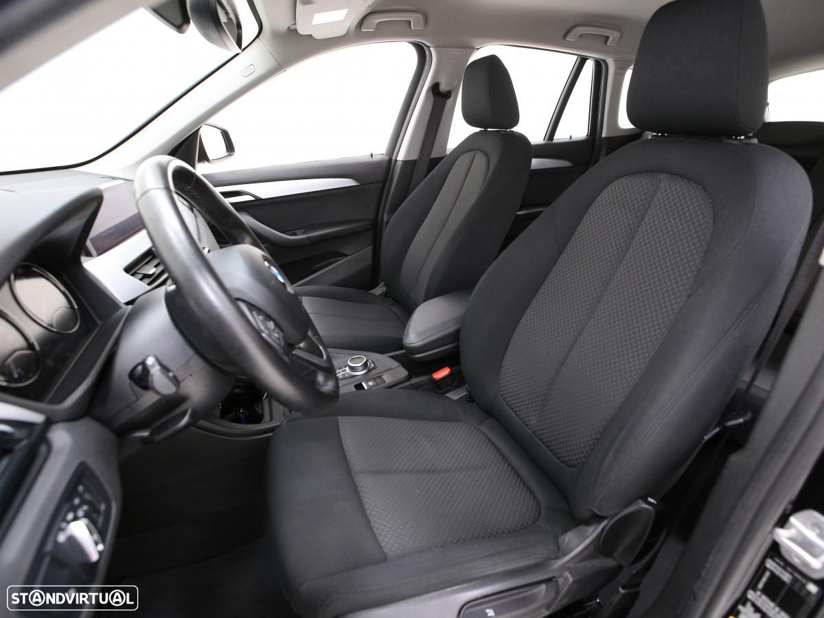 BMW X1 25 e xDrive Corporate Edition - 8