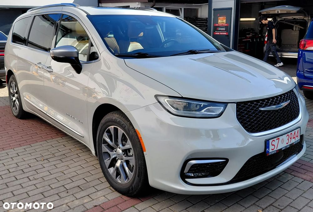 Chrysler Pacifica - 1