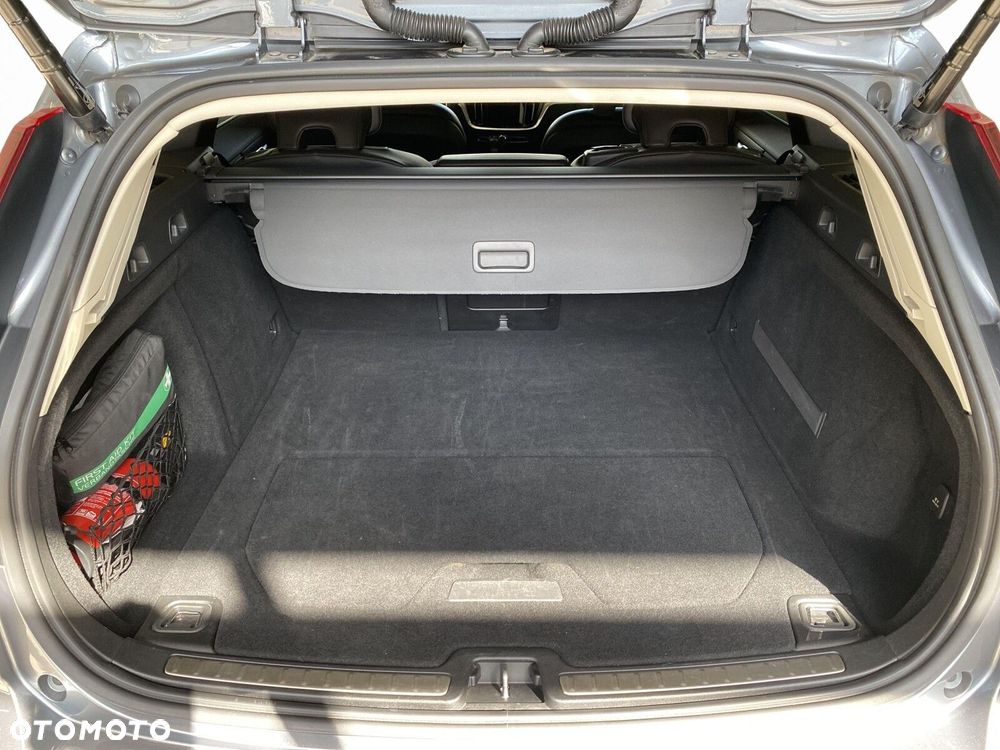 Volvo V60 T5 Momentum Pro - 34