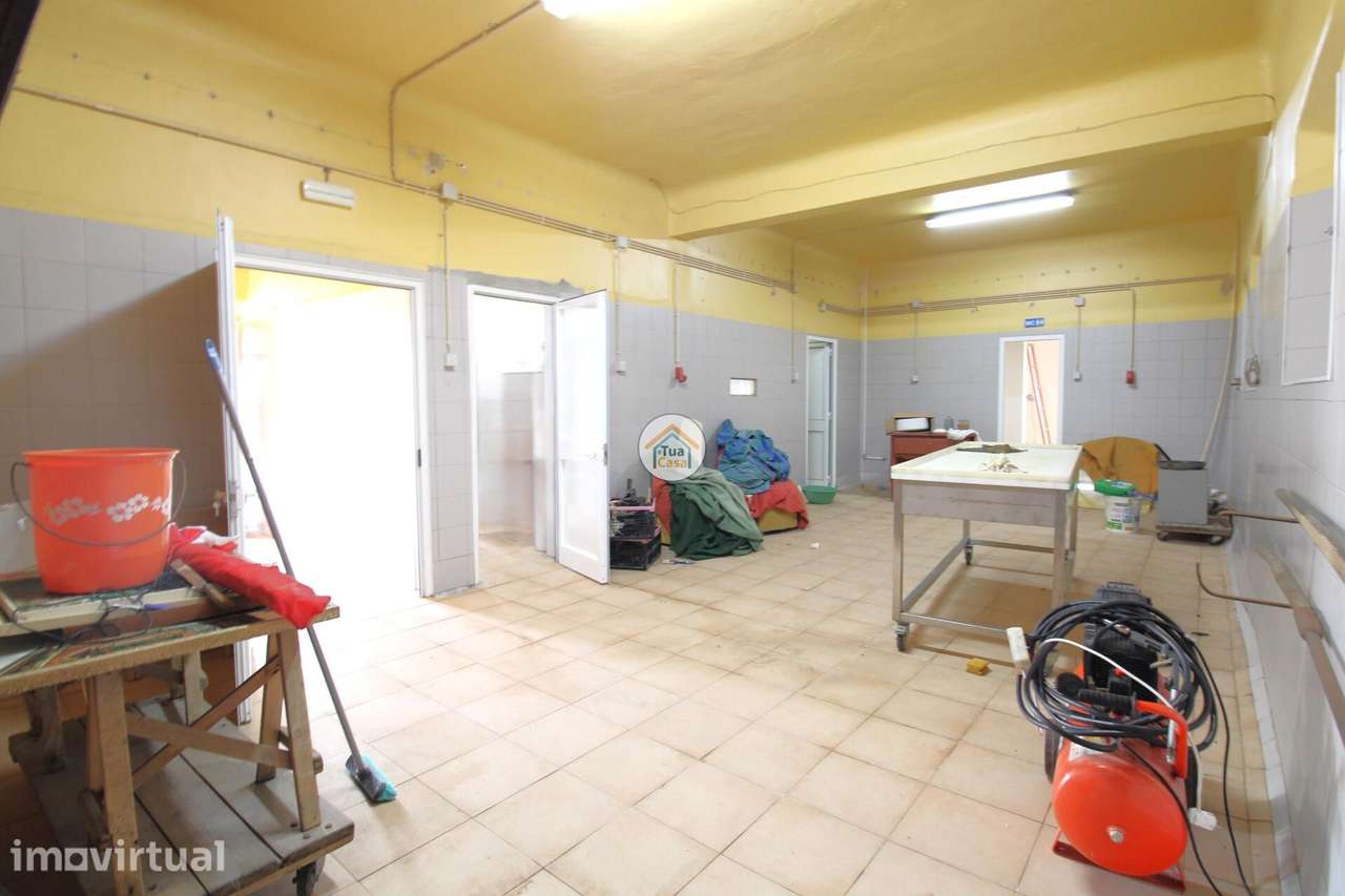 Oportunidade Única – Espaço Comercial ou Futura Habitação na Aldeia do - Grande imagem: 2/16