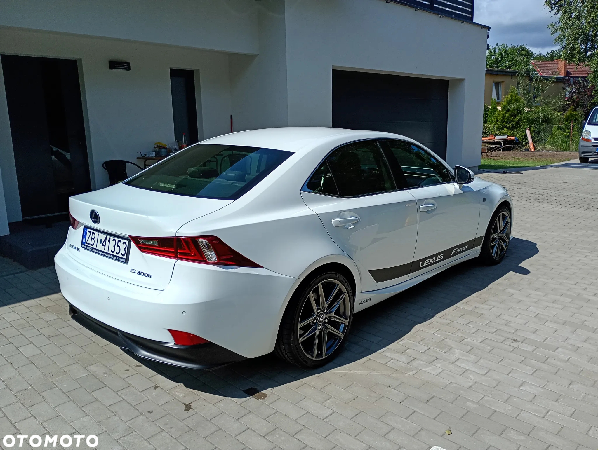 Lexus IS 300h F Sport - 14