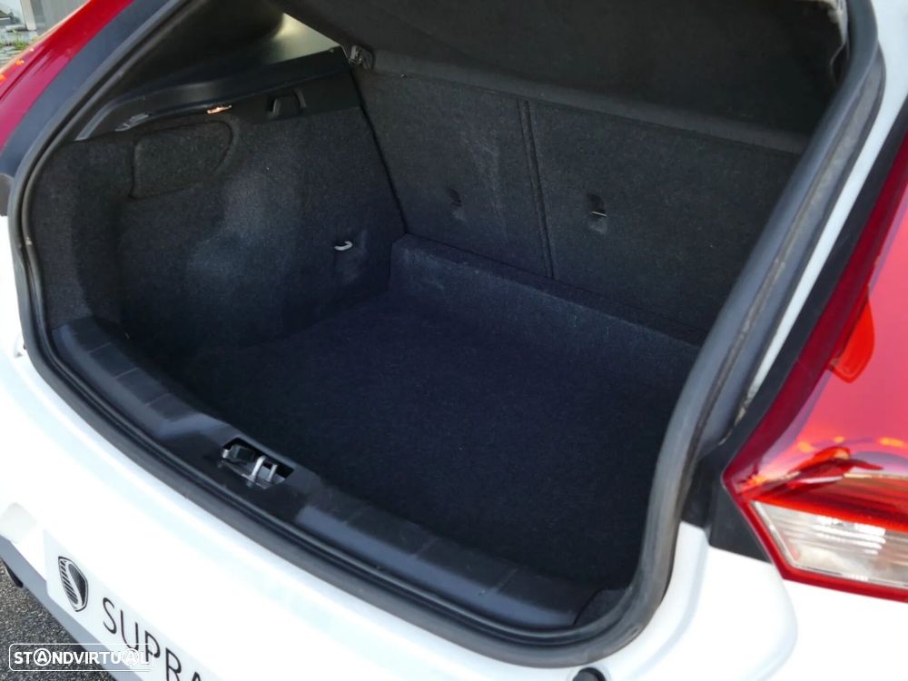 Volvo V40 2.0 D2 R-Design - 10