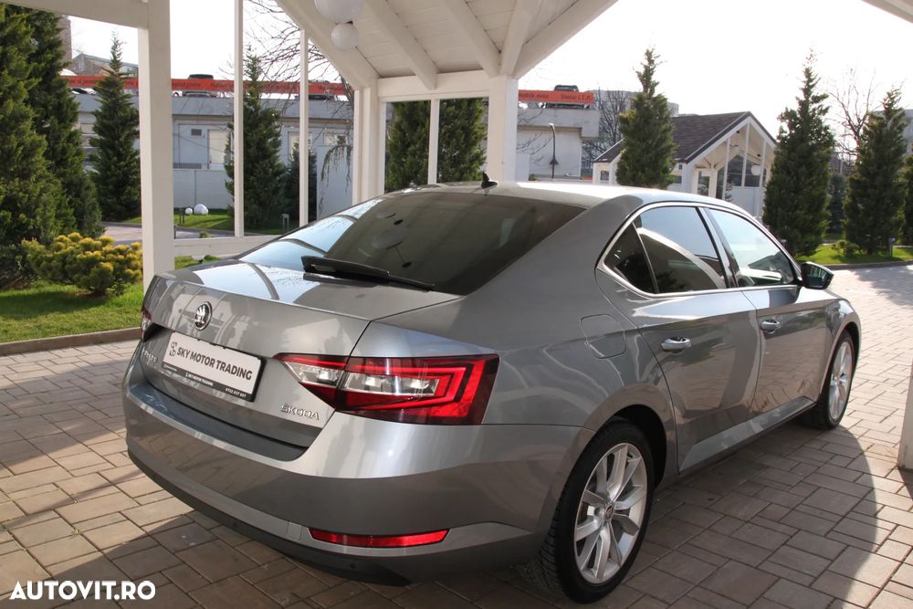 Skoda Superb 2.0 TDI DSG Sportline - 2